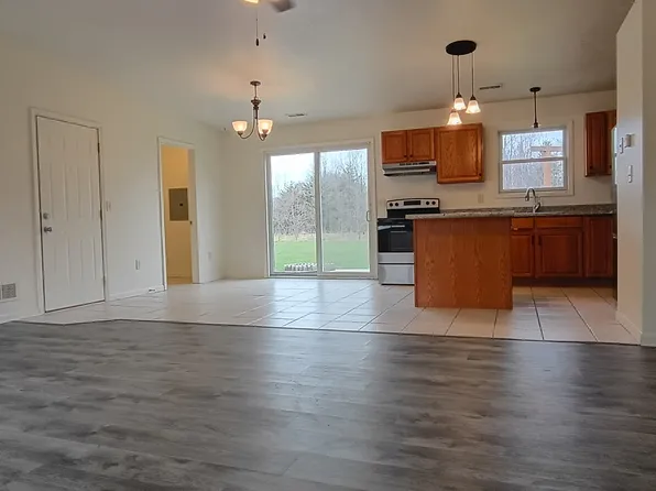 20071 Woodline APT 12, Edwardsburg, MI 49112