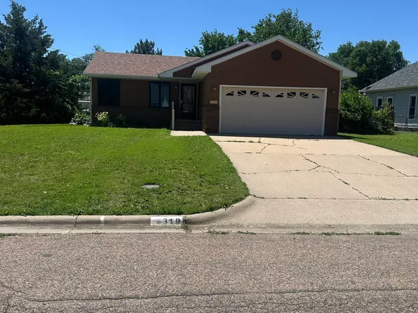 319 W 13th St, Larned, KS 67550