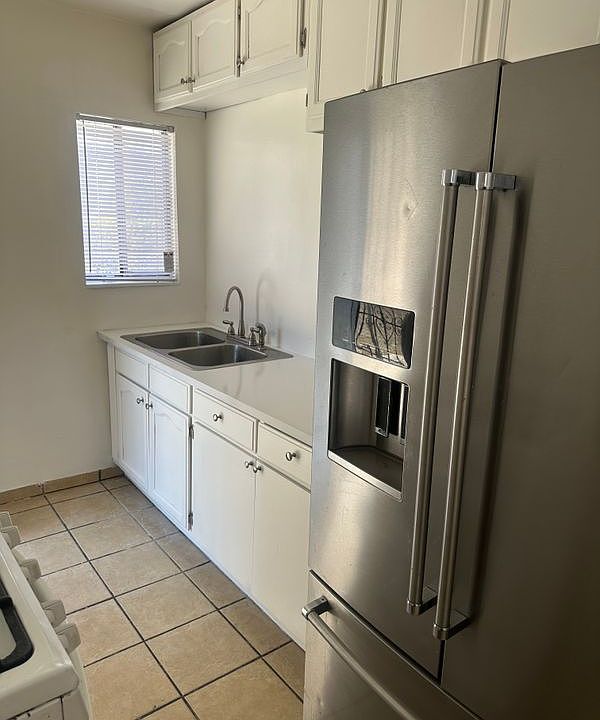 1st image of 934 1/2 W 71st St