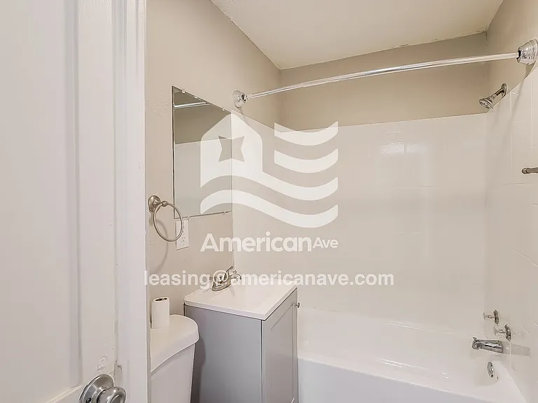 1361333_009_wm_-_bathroom_13298858.jpg