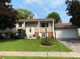 1608 Peachtree Dr, Valparaiso, IN 46383