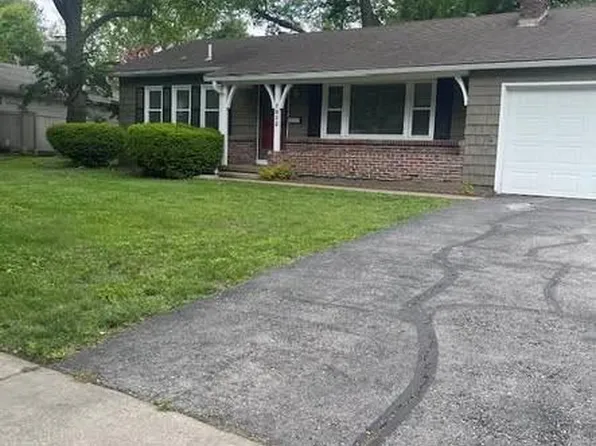 7832 Tomahawk Rd, Prairie Village, KS 66208