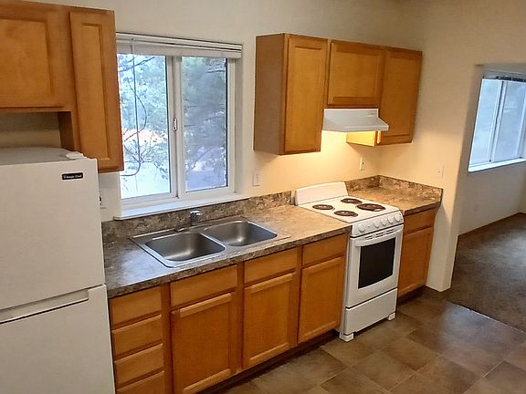 4th image of 1615 NW Portland Ave #1