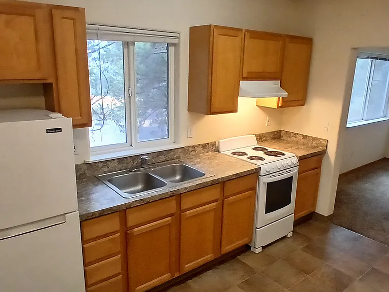 1615 NW Portland Ave #1 — Photo 4