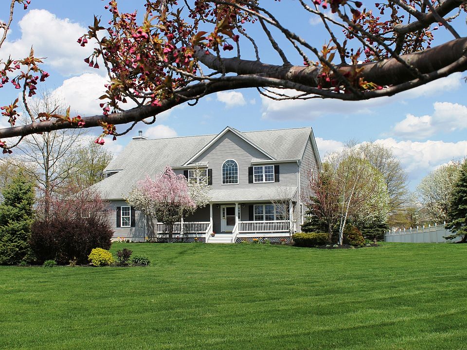 2nd image of 4 Colonial Dr