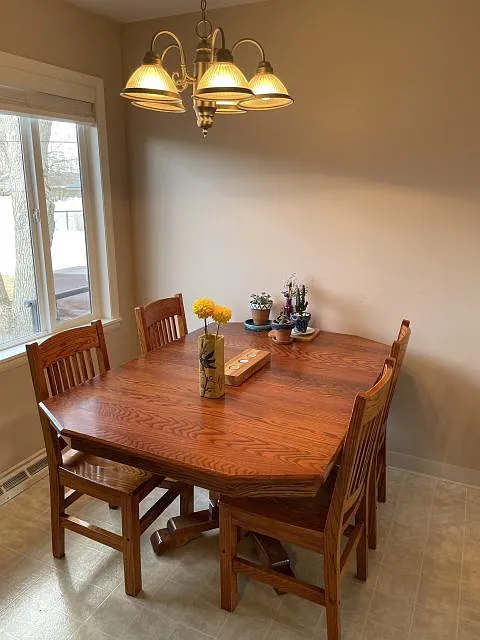4 bed, 1.5 bath, 2064 sqft, $1,975 — Photo 4