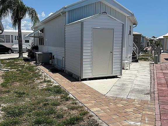 4th image of 104 Sugar Sand Ave