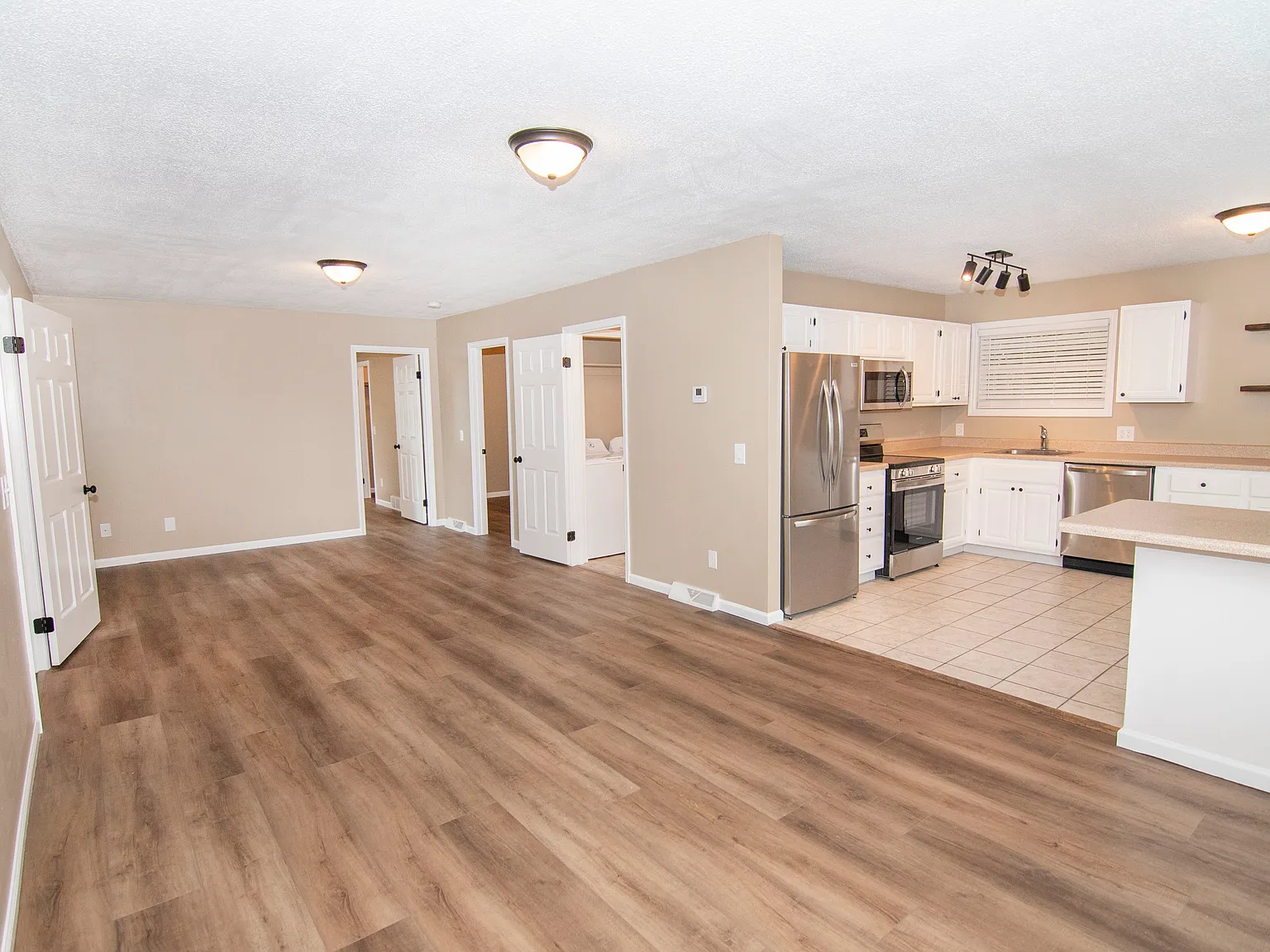 2 bed, 1028 sqft, $2,400 — Photo 4