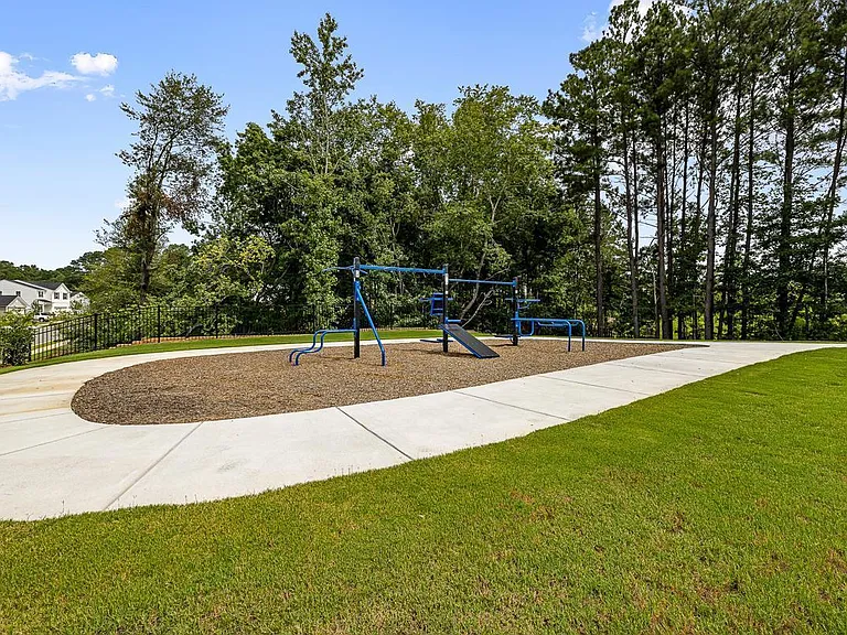 Bellevue Manor Ln — Photo 11