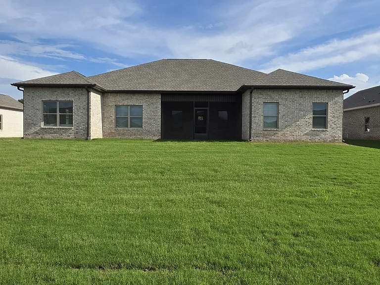 22635 Donahue Dr — Photo 16