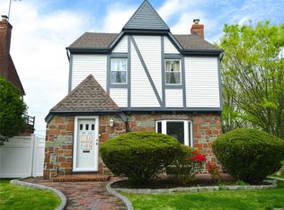 87-02 248th St, Bellerose, NY 11426