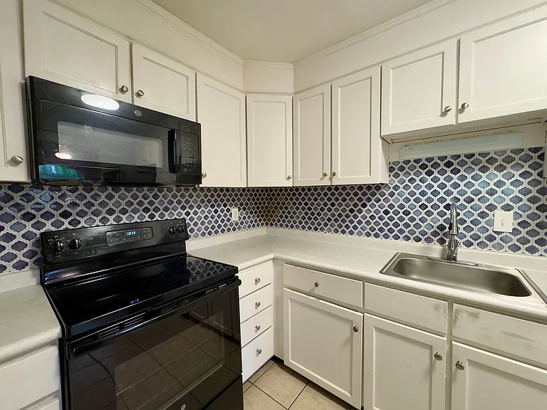 11 Warren Lodge Ct #B — Photo 11