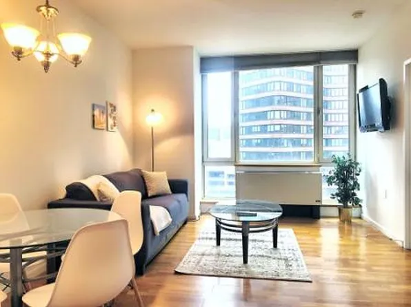 635 W 42nd St APT 20K, New York, NY 10036