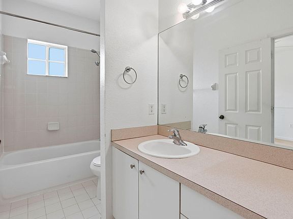 4th image of 460 PRINCESS Drive