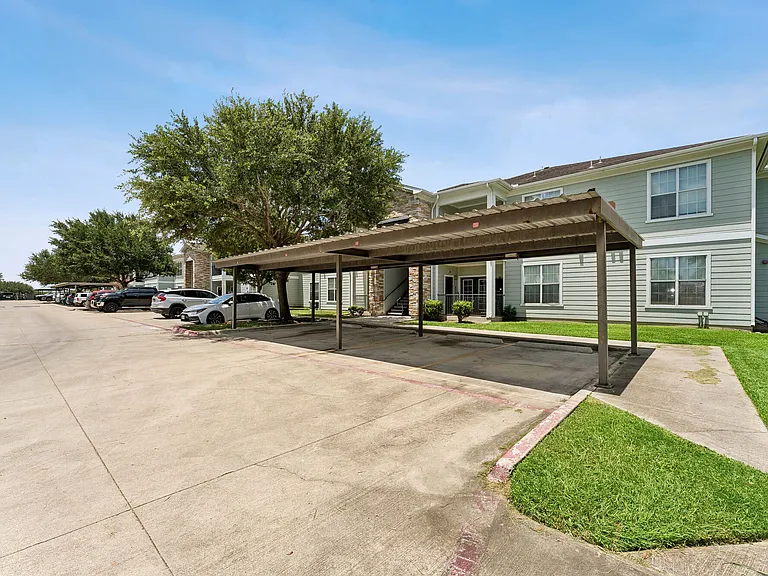 Point Royale Apartments — Photo 46