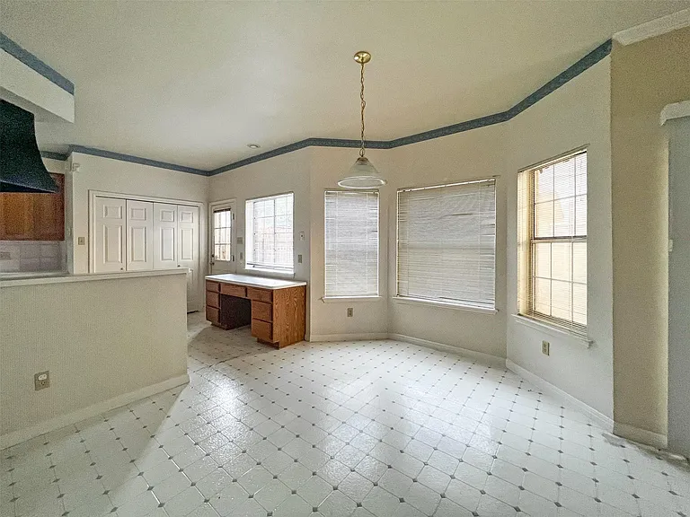 6204 Old Harbor Ln — Photo 6