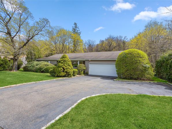 60 Spruce Drive, East Hills, NY 11576
