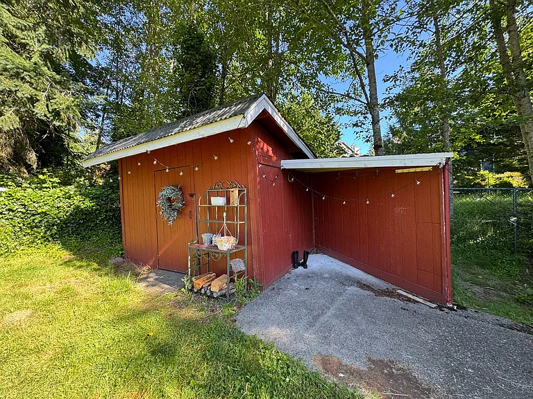 1893 Yew Street Rd — Photo 4