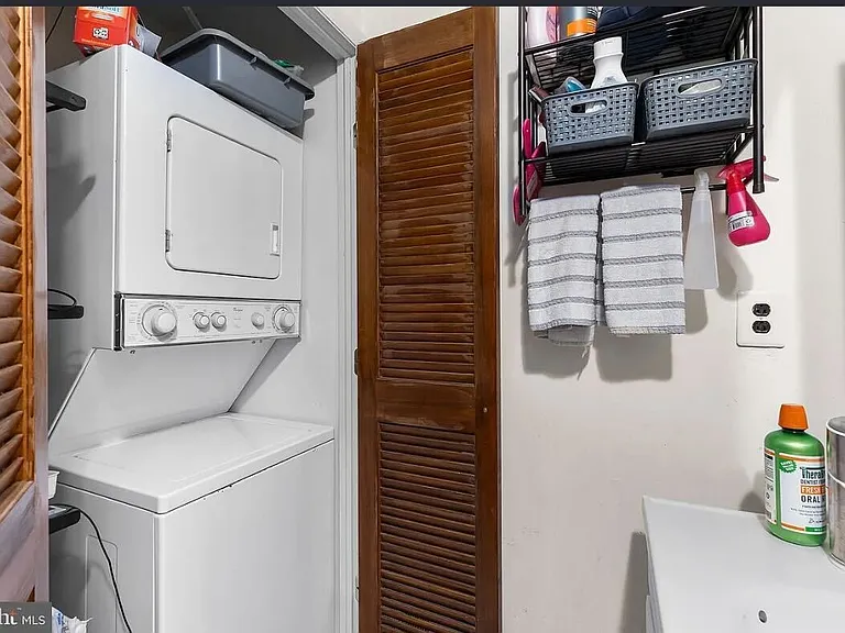 759 N Ringgold St #B — Photo 18