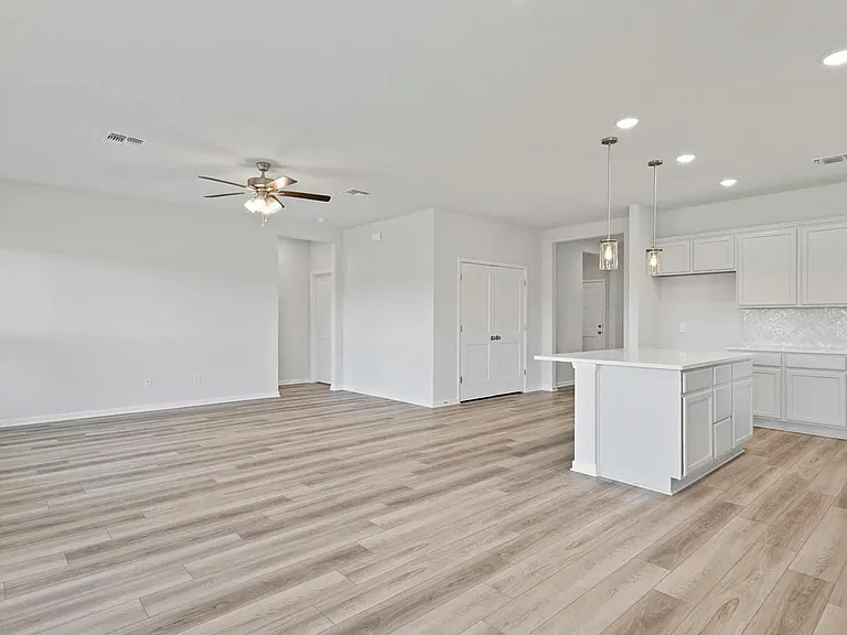 1214 Carnaby Dr — Photo 17