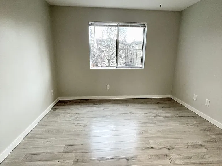 Monterey Apartments — Photo 18
