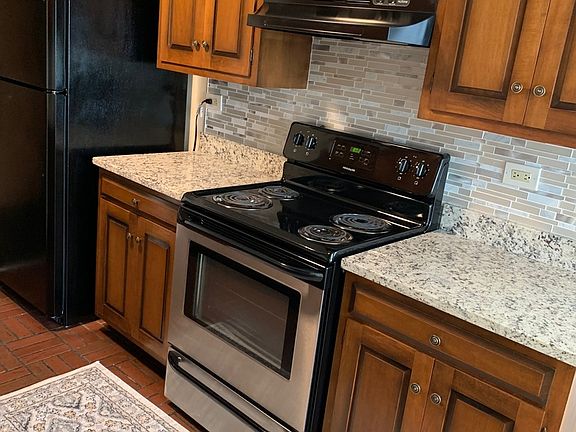 3rd image of 765 Garland Pl APT 1B