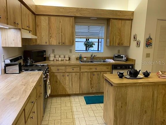 3rd image of 4911 Village Gardens Dr #200