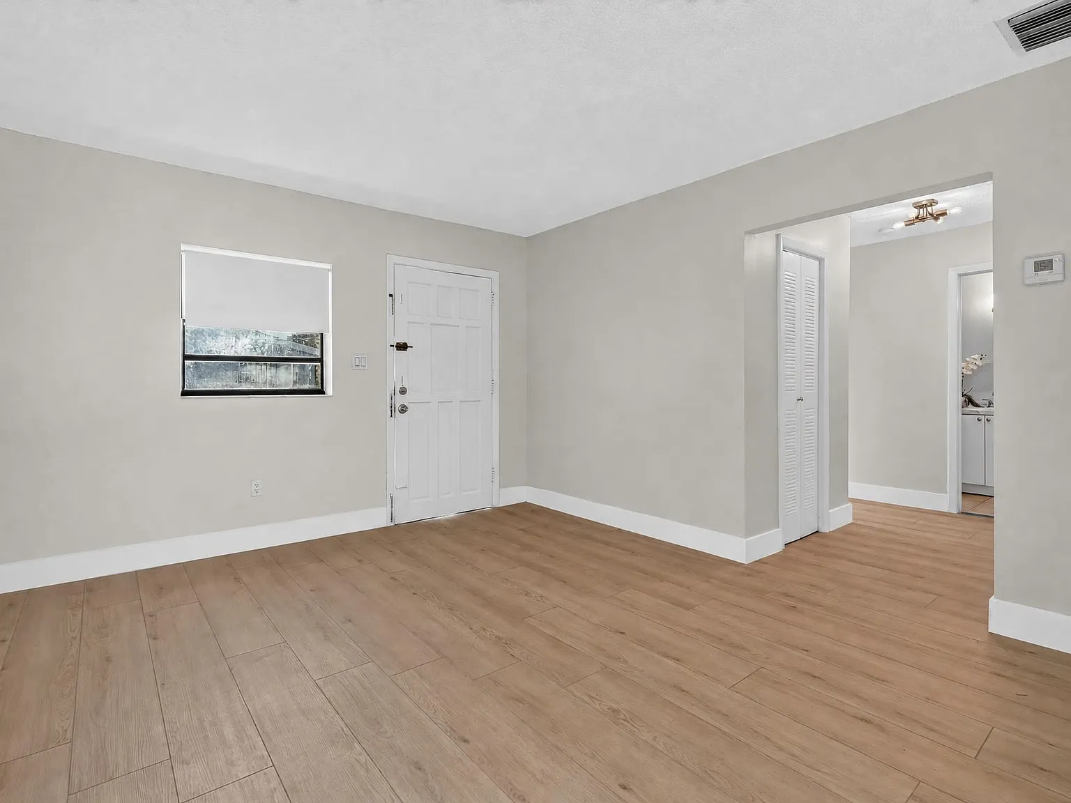 2 bed, 1012 sqft, $2,000 — Photo 4