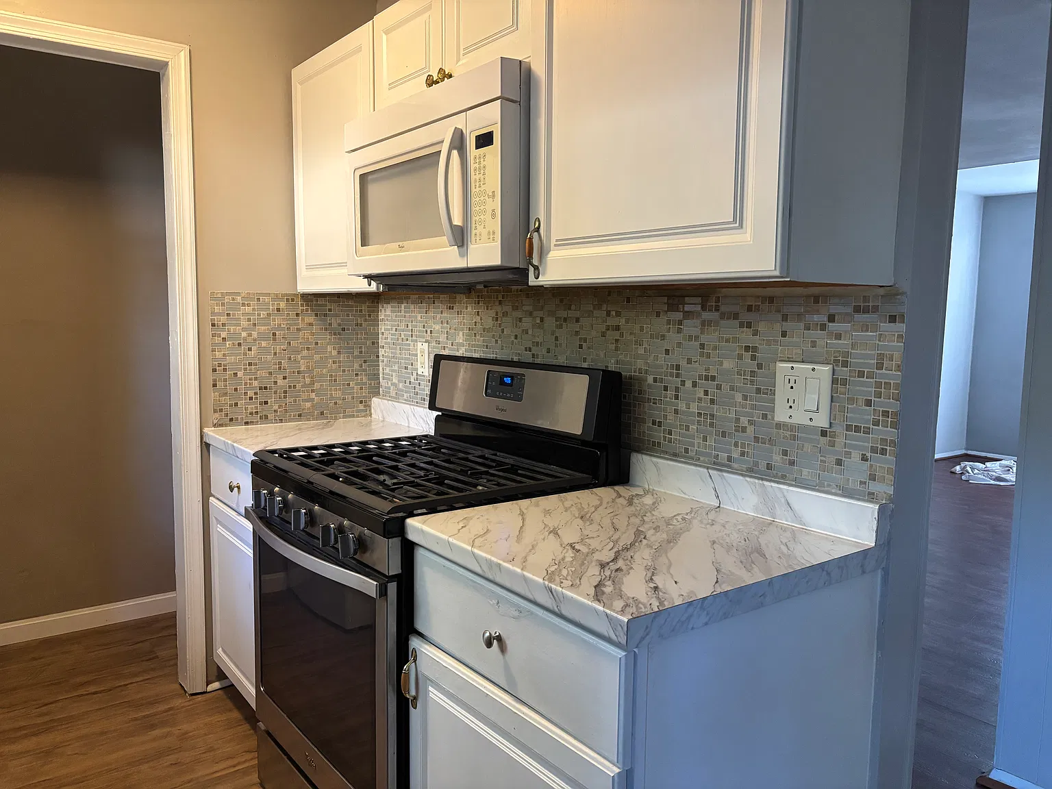 3 bed, 1.5 bath, 1200 sqft, $1,799 — Photo 3