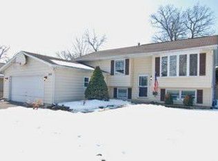 266 Ironwood Dr, Lindenhurst, IL 60046