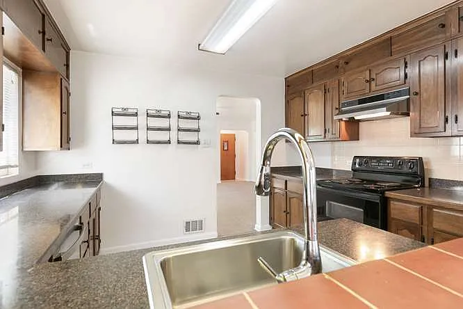 2610 S Marion St — Photo 10