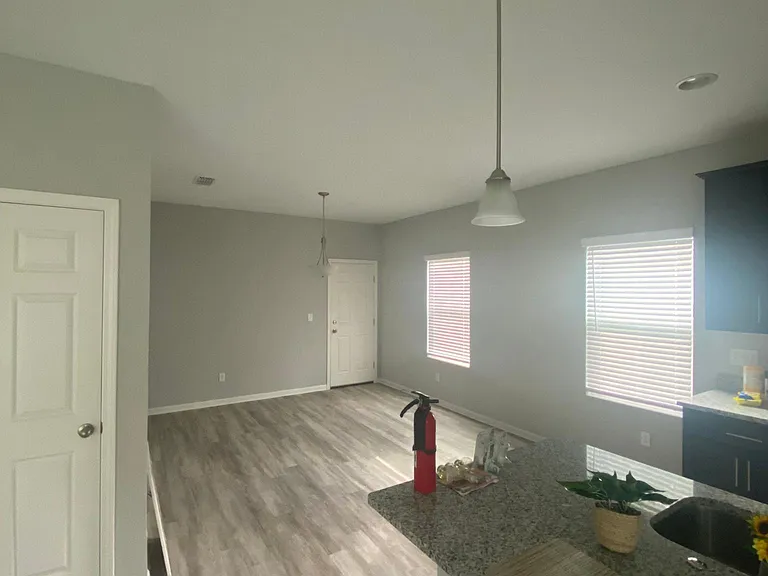 1737 Charlotte St — Photo 15