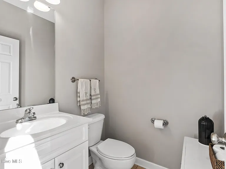 190 Diamondhead Dr S — Photo 13