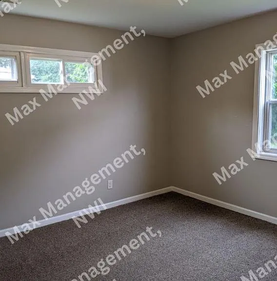 3225 Kenwood St — Photo 6