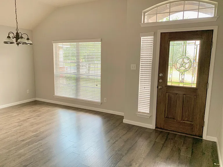 1513 Rainbow Parke Dr — Photo 6