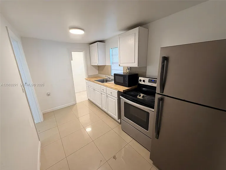548 NW 30th St #2 — Photo 9