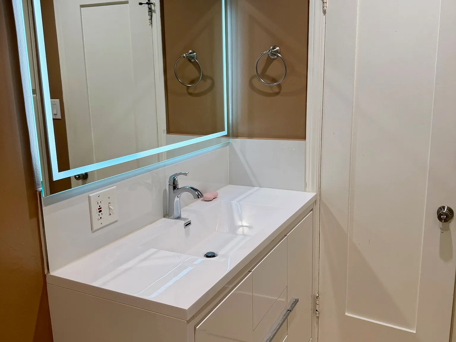 2 bed, 1250 sqft, $3,400 — Photo 2