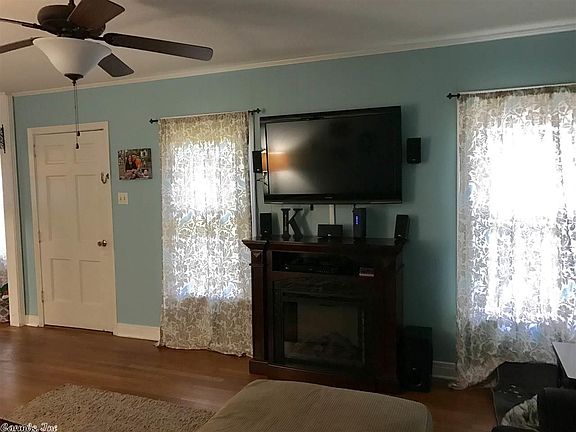 2nd image of 711 Parkview Dr