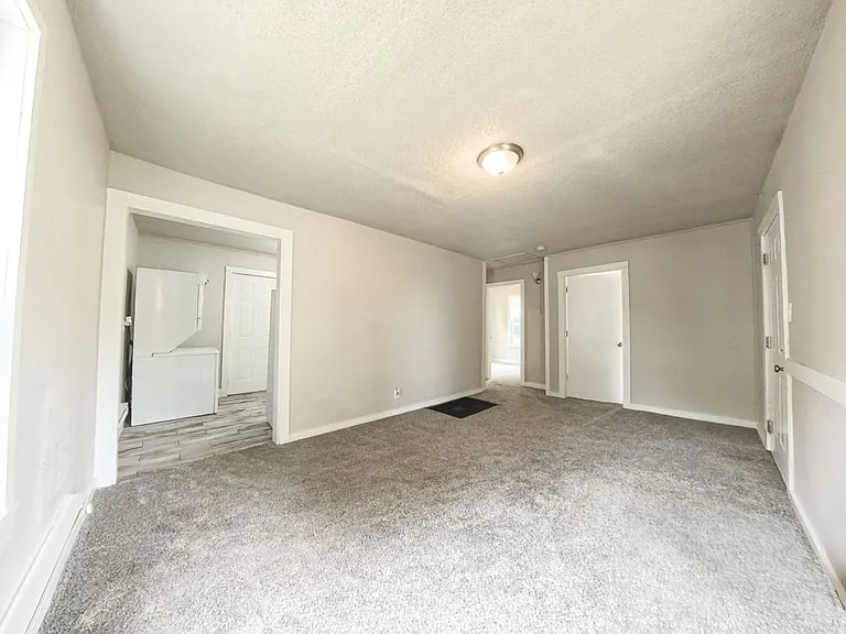1220 E 37th Ct — Photo 3