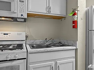 618 Gambell St #31 — Photo 28
