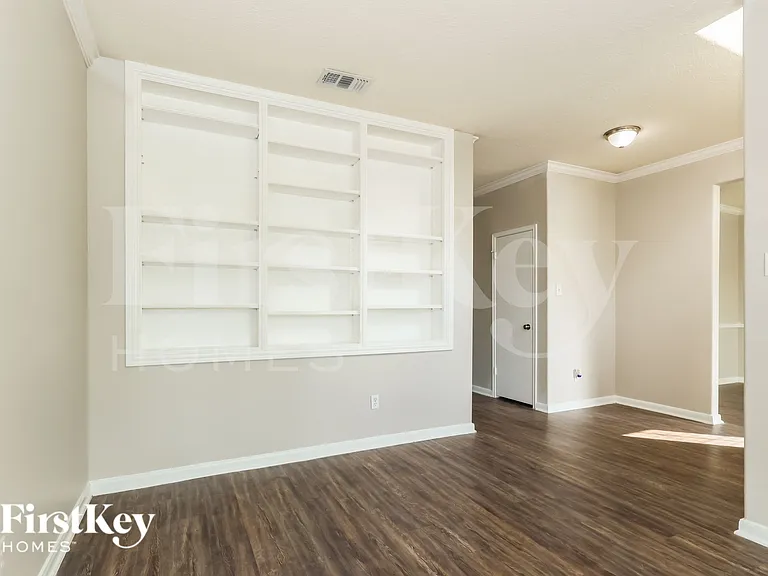 9131 Landry Blvd — Photo 8
