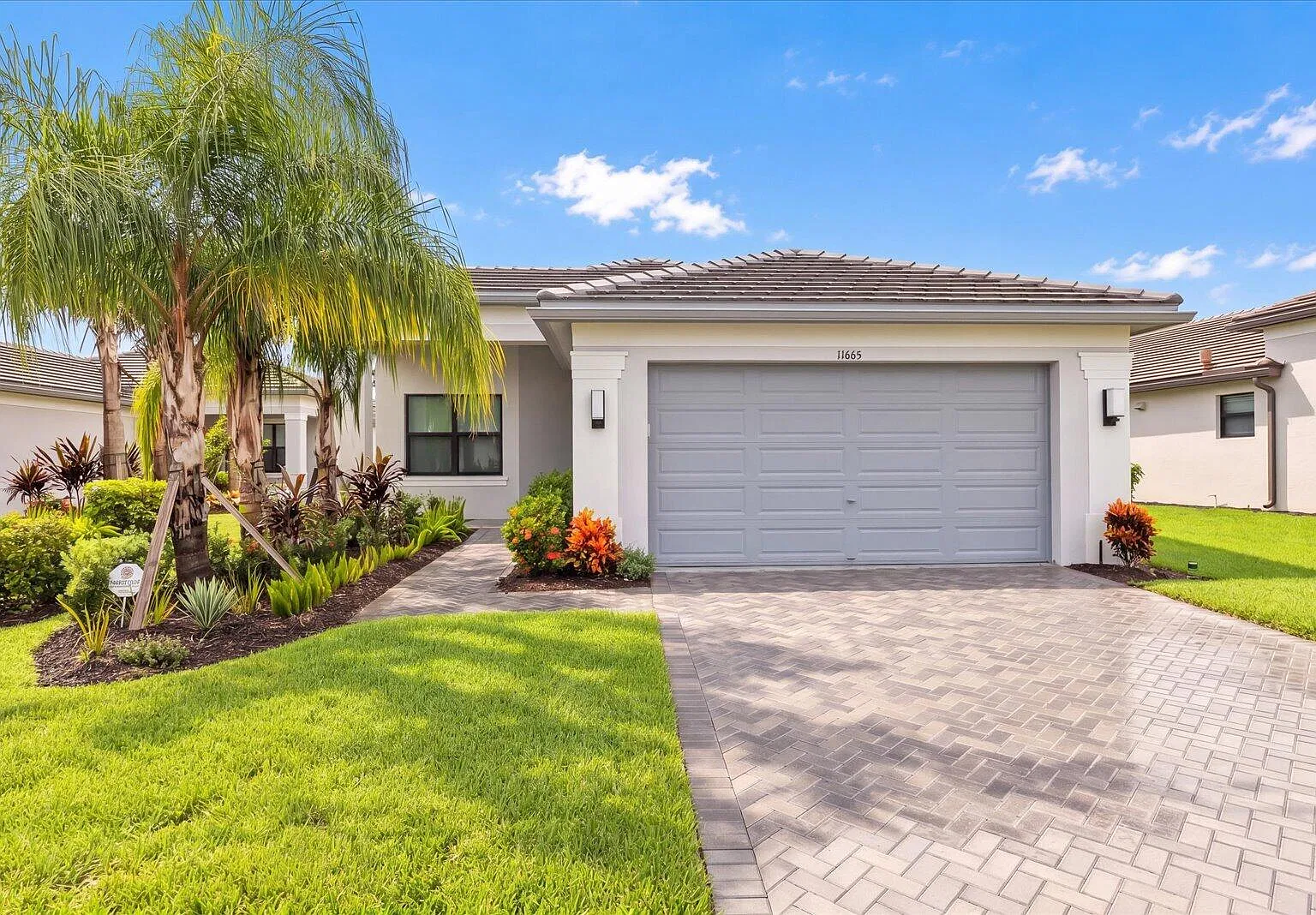 3 bed, 2.0 bath, 2064 sqft, $4,100 — Photo 1