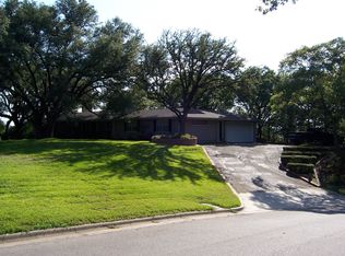 1900 Bluebird Ave, Fort Worth, TX 76111