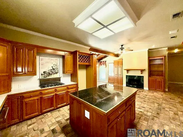 16756 Amberwood Dr — Photo 9