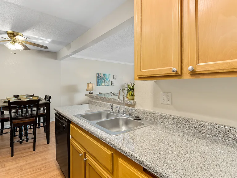 Quailpointe Apartments — Photo 24