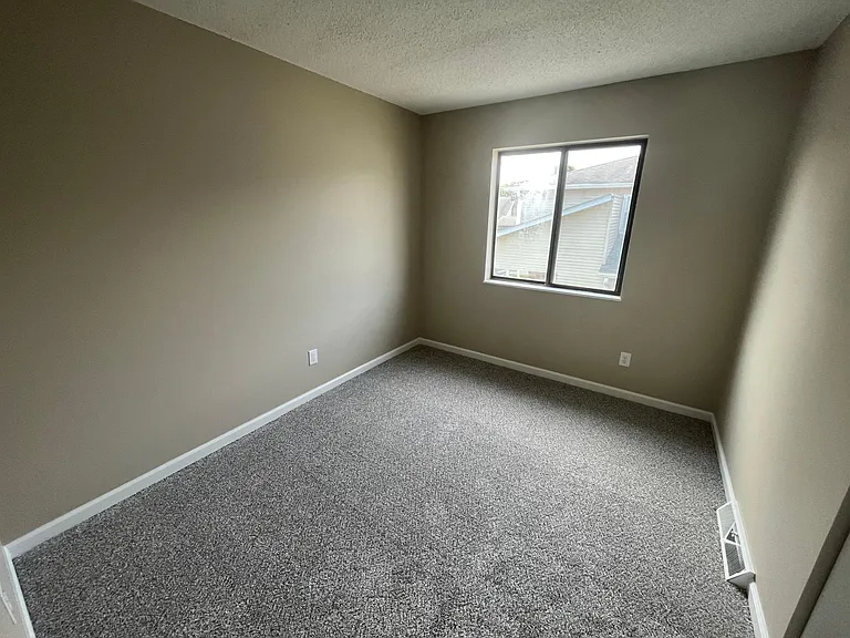 2070 Kingdom Dr — Photo 25