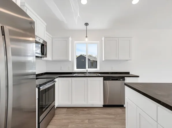 1125 Tiger Ct NE, Isanti, MN 55040