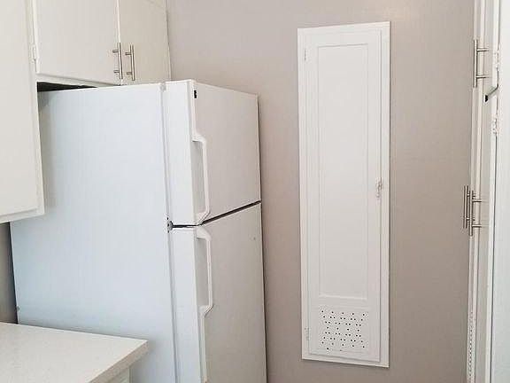 4th image of 865 W Huntington Dr APT 2