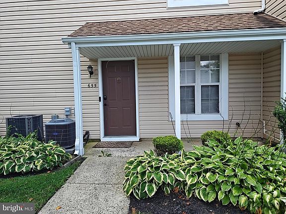 2nd image of 655 Yorkshire Ct