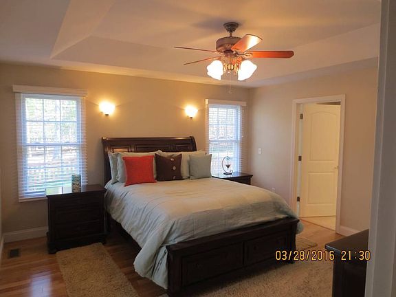 3rd image of 36 Renwick Dr